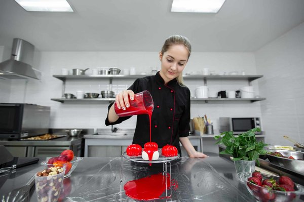 Quels sont les critères de choix d'un présentoir à gâteaux parfait ?